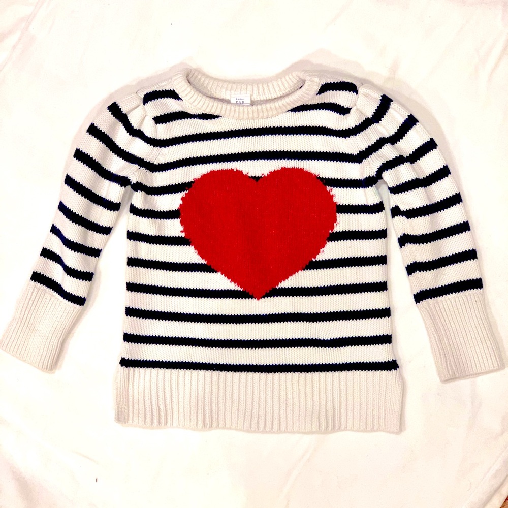 Beautiful Gap Heart Sweater